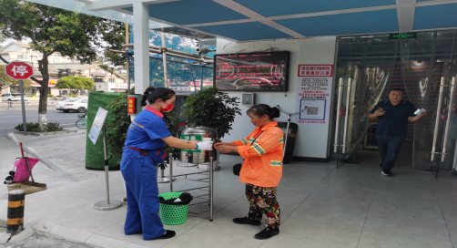 開展“夏季送清涼”關愛活動，彰顯國企擔當踐行社會責任(圖1)