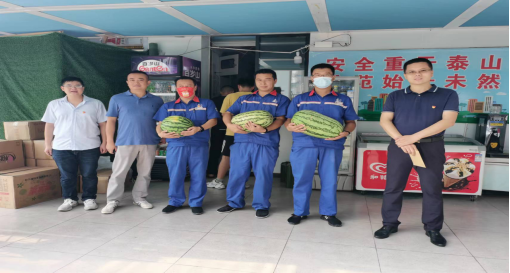 公司開展“關愛職工 送清涼”走訪慰問活動(圖1) 公司開展“關愛職工 送清涼”走訪慰問活動(圖1)